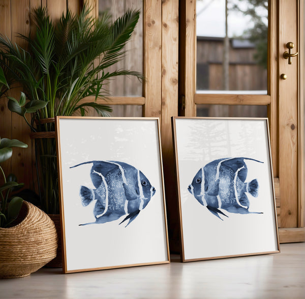 Aquarell-Kunst mit marineblauen Kaiserfischen, 2er-Set handgemalte Küsten-Wanddekoration