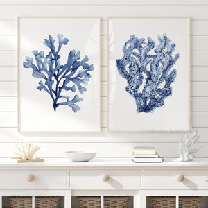 Coastal Scandi Korallen Wandkunst Set 2 – Navy-Blau Poster für Meer Deko, Wohnzimmer & Esszimmer