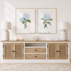 Set aus 2 blauen floralen Aquarellkunst Drucken, Handgemalte botanische Wanddekoration für moderne und rustikale Interieurs