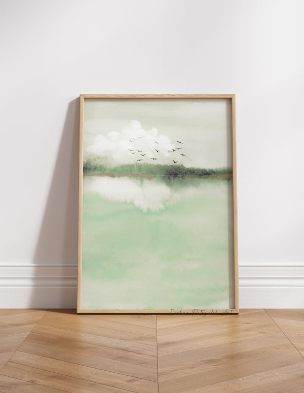 Grüne Landschaft Wandkunst – Minimalistisches Japandi Aquarell mit Vögeln und Wolken
