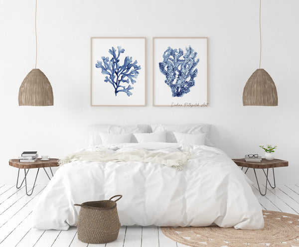 Coastal Scandi Korallen Wandkunst Set 2 – Navy-Blau Poster für Meer Deko, Wohnzimmer & Esszimmer