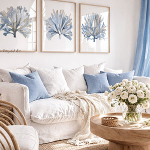 Minimalistische Aquarell-Korallen-Kunst – Set aus 3 Küsten-Prints in Blau & Beige für moderne Innenräume