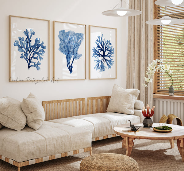 Minimalistische Küstenkunst, Set aus 3 Aquarellkorallen in Marineblau